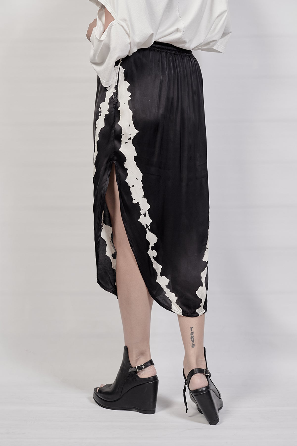 2302-SK01B Vicose Cross Skirt - Black