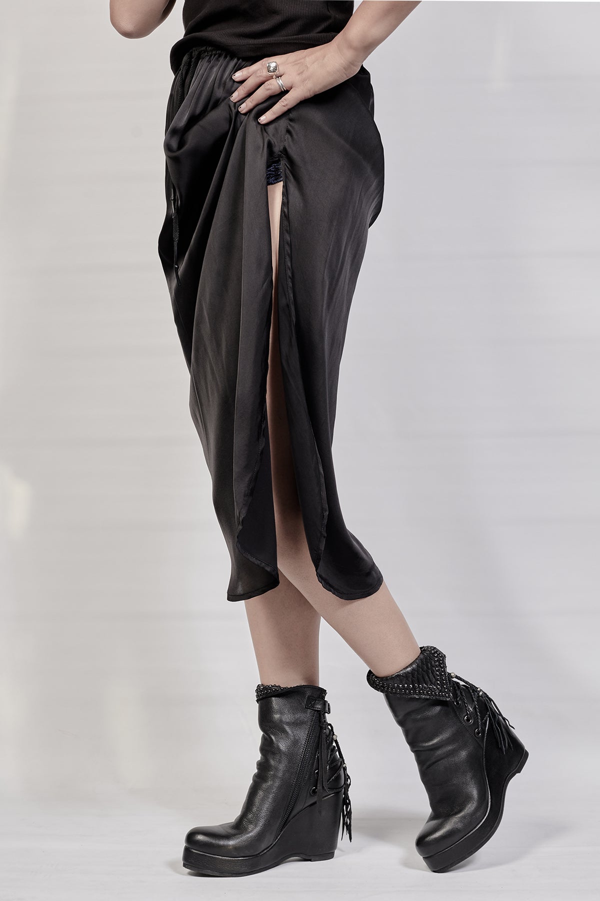1602-BO02L Crush Braided Boots - Black