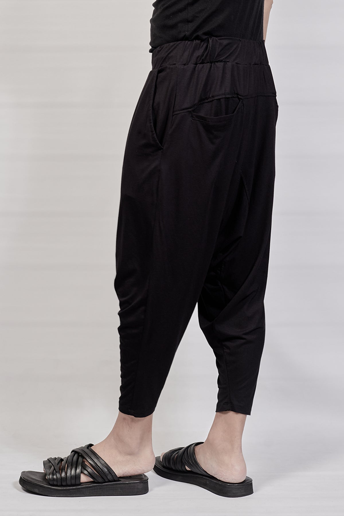 2101-PT04A Viscose Triangle Pant 02 - Black