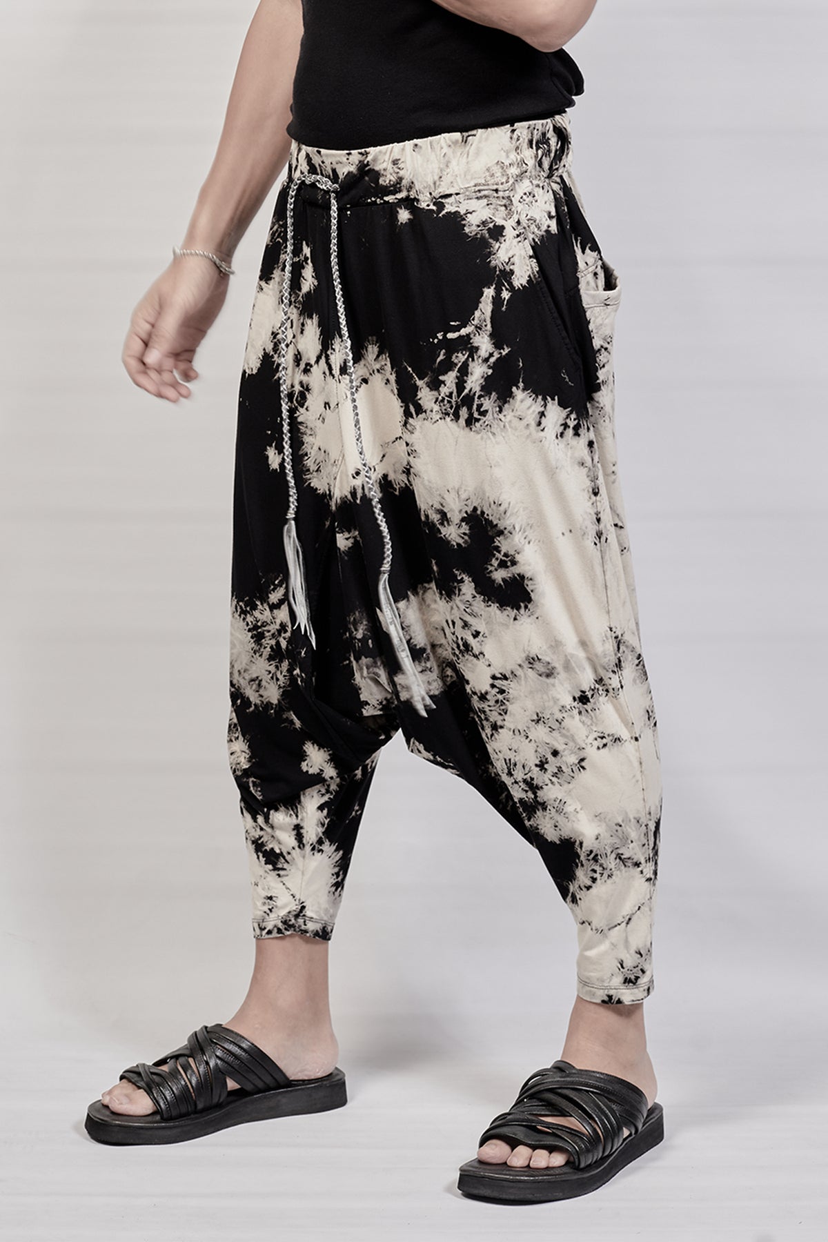 2002-PT08B Tie Dye Viscose Triangle SRL - Black