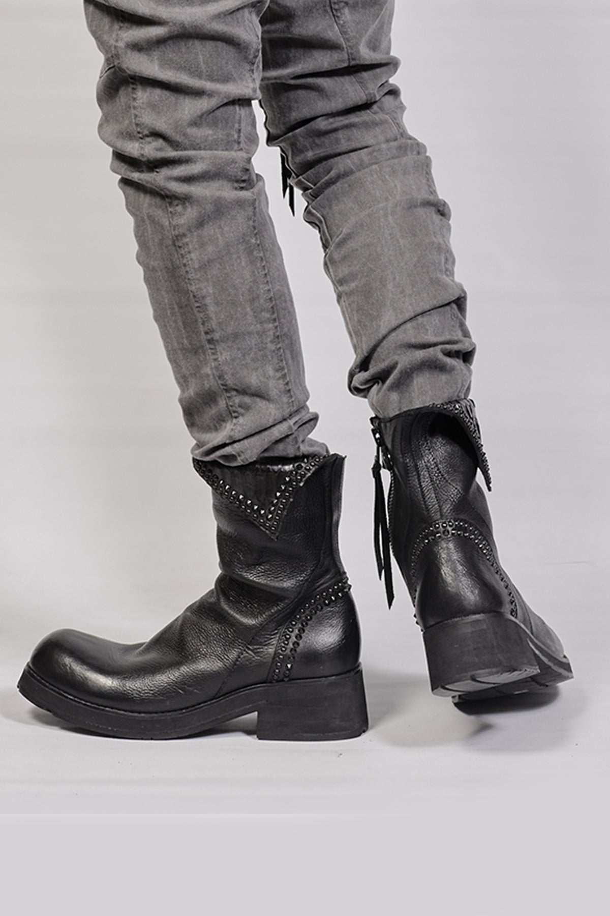 1602-BO03 Crush Short Boots - Black